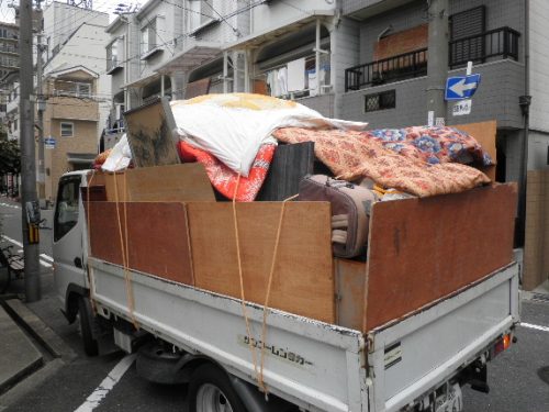 天王寺の遺品整理は全部でトラック何台分もの不用品回収となりました