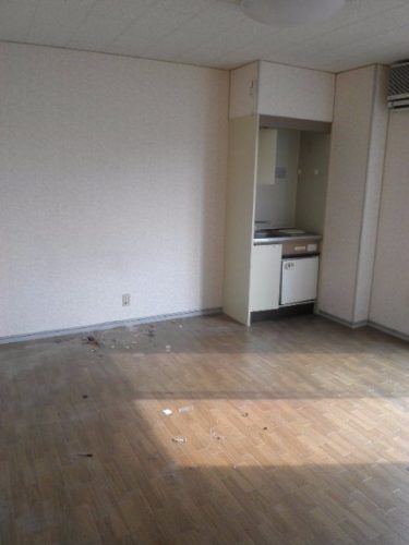 ガラクタなどの不要品を撤収した後の部屋