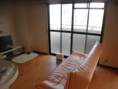 最小限のモノを絞り進める東淀川区のゴミ屋敷の片付け
