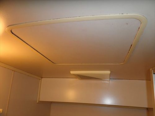 バスルーム天井部のカビがすっかりキレイ
