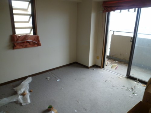 茨木市のマンションの一室に固められた不用品の山もスッキリ