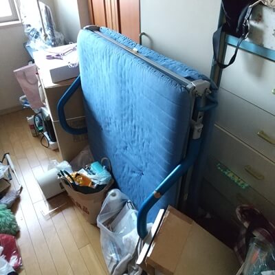 ゴミや不用品が片付かない大阪市北区の汚部屋を片付け回収で改善サポート